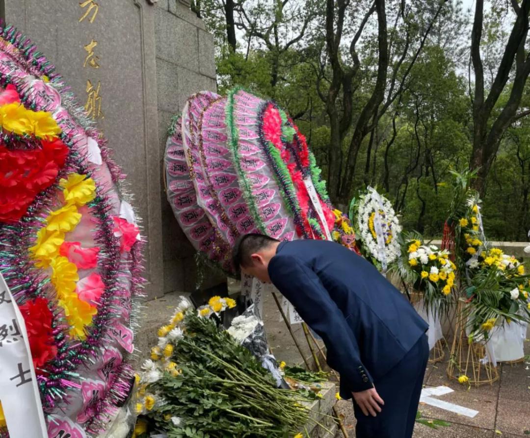 學習黨史，致敬英雄---南昌向遠軌道技術學校開展清明節(jié)祭掃主題團日活動