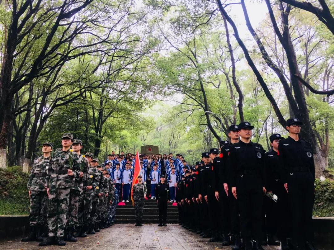 學習黨史，致敬英雄---南昌向遠軌道技術學校開展清明節(jié)祭掃主題團日活動