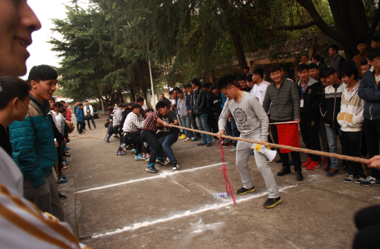 電氣控制系順利舉行拔河比賽-南昌向遠(yuǎn)軌道技術(shù)學(xué)校