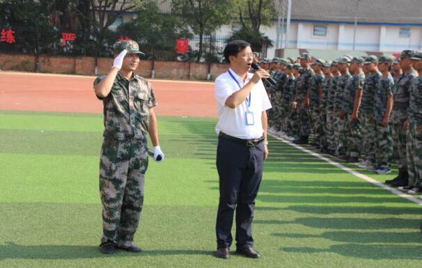 南昌向遠軌道技術(shù)學(xué)校2019級新生開學(xué)典禮暨軍訓(xùn)匯演表彰大會隆重舉行